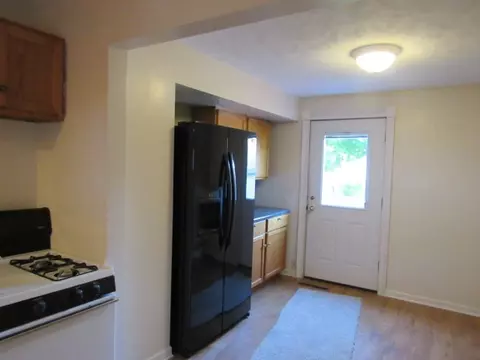 910 Taylor St, Pecatonica, IL 61063 photo 3
