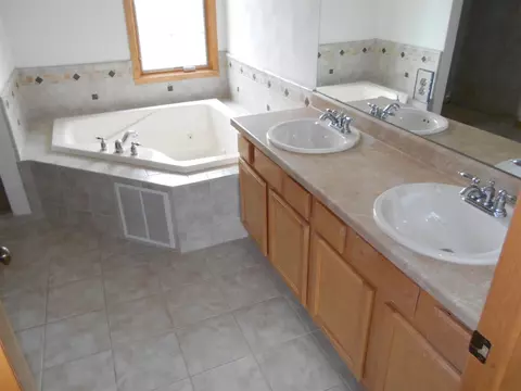 4717 Cabot Ln, Cherry Valley, IL 61016 photo 11