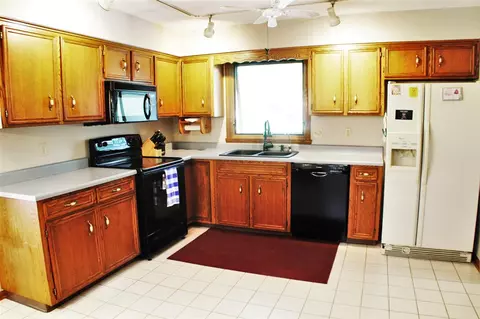 8328 Necedah Dr, Roscoe, IL 61073 photo 5