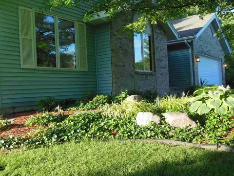 8328 Necedah Dr, Roscoe, IL 61073 photo 4