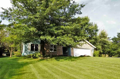 8328 Necedah Dr, Roscoe, IL 61073 photo 2