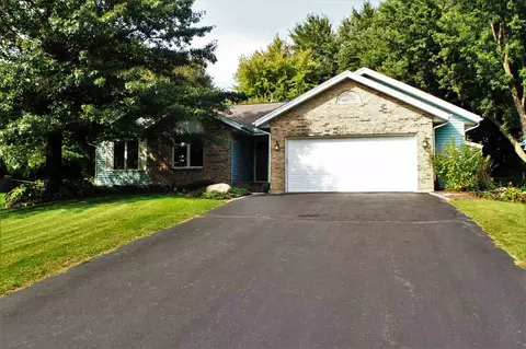 8328 Necedah Dr, Roscoe, IL 61073 photo 1