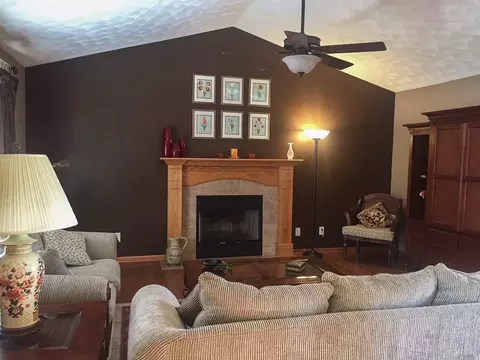3695 Golden Eagle Dr, Beloit, WI 53511 photo 2