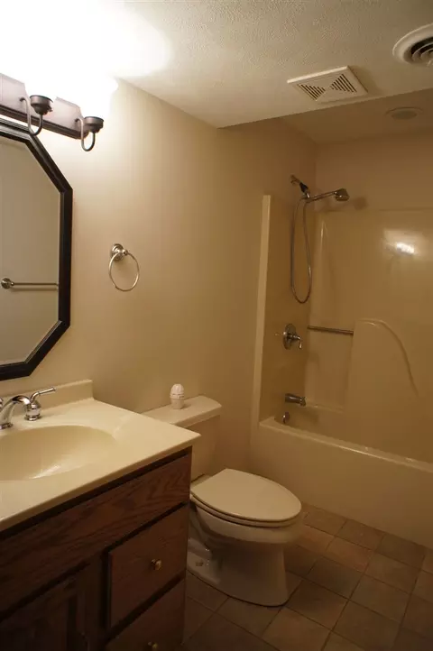 8922 Folkestone Ct, Roscoe, IL 61073 photo 18