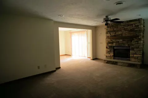 8922 Folkestone Ct, Roscoe, IL 61073 photo 16