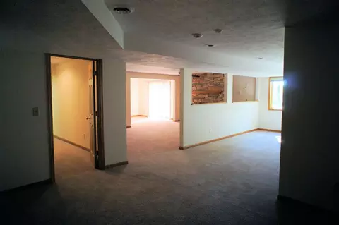 8922 Folkestone Ct, Roscoe, IL 61073 photo 17