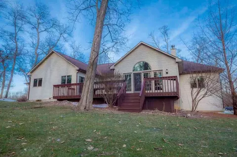 8922 Folkestone Ct, Roscoe, IL 61073 photo 2
