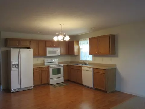 627 Grove St, Pecatonica, IL 61063 photo 5