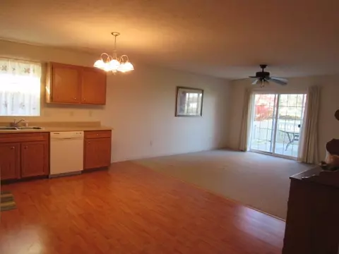 627 Grove St, Pecatonica, IL 61063 photo 9