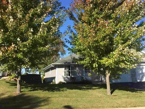 627 Grove St, Pecatonica, IL 61063 photo 2