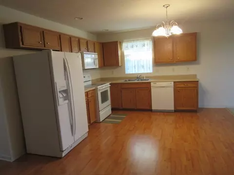 627 Grove St, Pecatonica, IL 61063 photo 4
