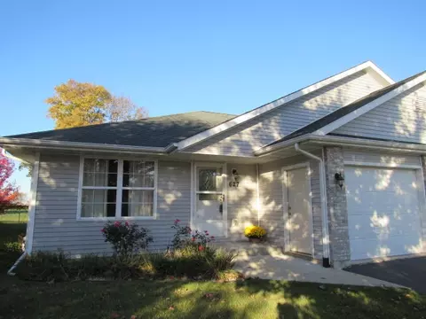 627 Grove St, Pecatonica, IL 61063 photo 3