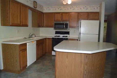 9833 Petry Cl, Roscoe, IL 61073 photo 2