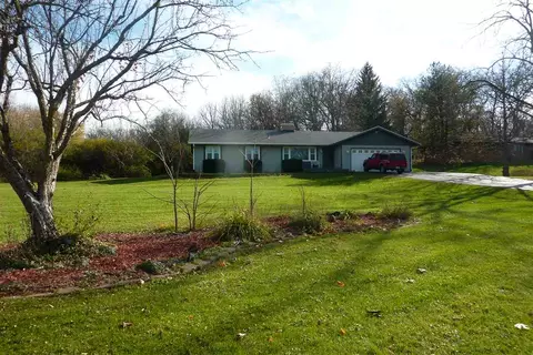 10490 Ray Dr, Roscoe, IL 61073 photo 2