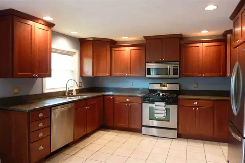 10490 Ray Dr, Roscoe, IL 61073 photo 4