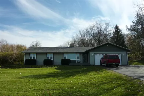 10490 Ray Dr, Roscoe, IL 61073 photo 1