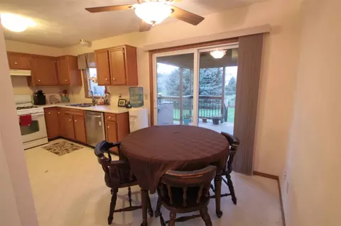 8808 Waterview Rd, Machesney Park, IL 61115 photo 4