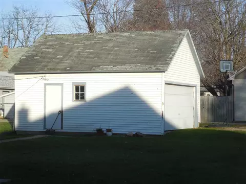 409 S Main St, Leaf River, IL 61047 photo 4