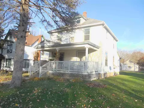 409 S Main St, Leaf River, IL 61047 photo 3