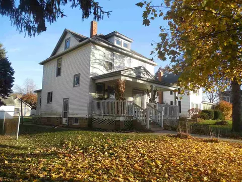 409 S Main St, Leaf River, IL 61047 photo 1