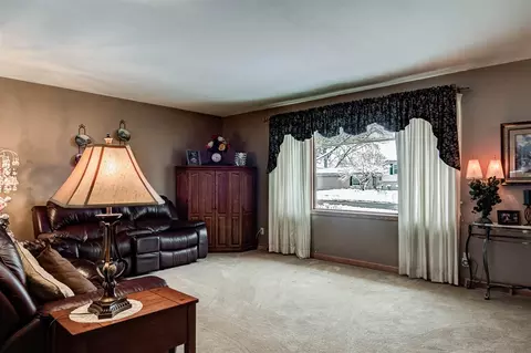1927 Spring Brook Ave, Rockford, IL 61107 photo 2