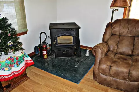 410 W Main St, Capron, IL 61012 photo 4