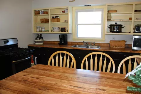 410 W Main St, Capron, IL 61012 photo 9