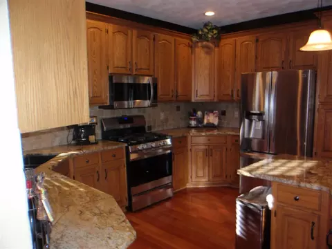 9223 Forest Rdg, Roscoe, IL 61073 photo 8