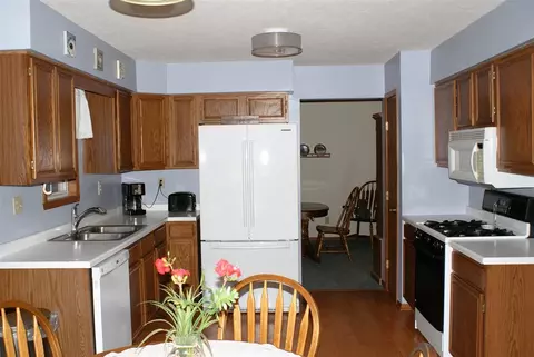 5106 E Walden Rd, Byron, IL 61010 photo 2