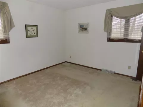 5658 Thompson Dr, Roscoe, IL 61073 photo 10