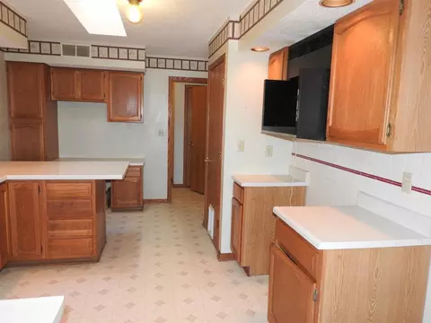 1533 Michael Dr, Pecatonica, IL 61063 photo 3