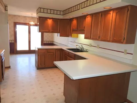 1533 Michael Dr, Pecatonica, IL 61063 photo 2