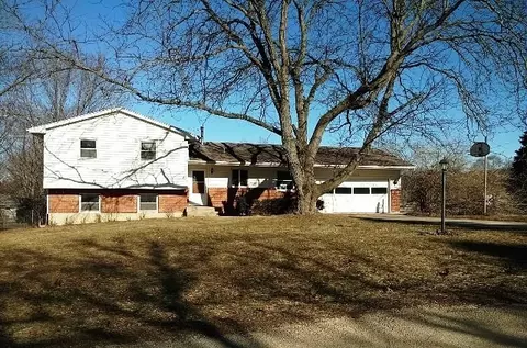 2124 Sunset Dr, Freeport, IL 61032 photo 1