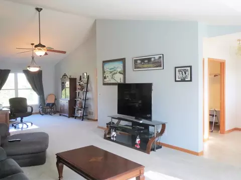 1082 Peter Dr, Dixon, IL 61021 photo 6