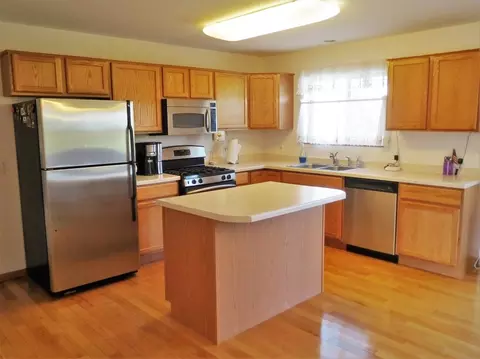 1082 Peter Dr, Dixon, IL 61021 photo 2