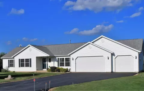 1082 Peter Dr, Dixon, IL 61021 photo 1