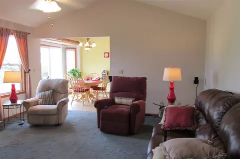 407 Hickory Dr, Davis Junction, IL 61020 photo 10