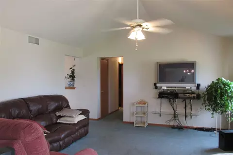 407 Hickory Dr, Davis Junction, IL 61020 photo 11
