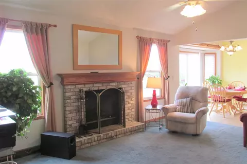 407 Hickory Dr, Davis Junction, IL 61020 photo 9