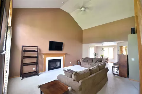 4602 Lindbloom Ln, Cherry Valley, IL 61016 photo 4