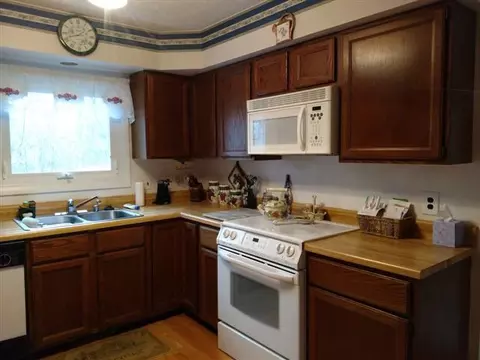 702 Westmore, Lake Summerset, IL 61019 photo 2