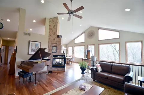 12432 Whispering Winds Dr, Roscoe, IL 61073 photo 5