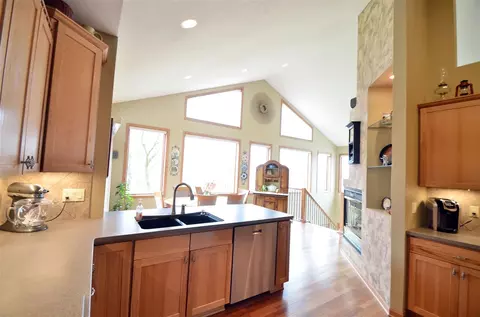 12432 Whispering Winds Dr, Roscoe, IL 61073 photo 6
