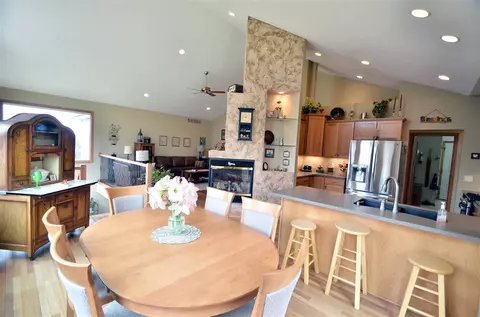 12432 Whispering Winds Dr, Roscoe, IL 61073 photo 8