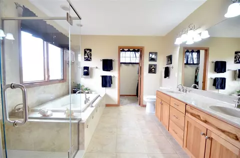 12432 Whispering Winds Dr, Roscoe, IL 61073 photo 14