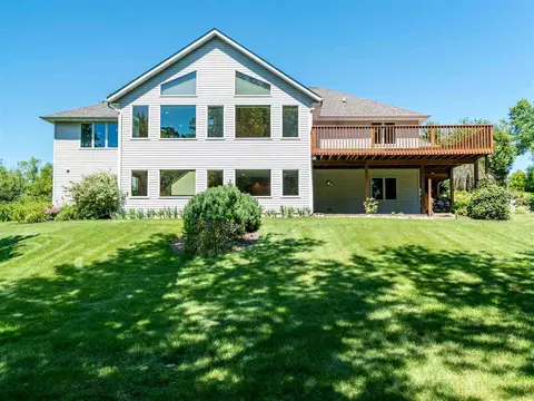 12432 Whispering Winds Dr, Roscoe, IL 61073 photo 2