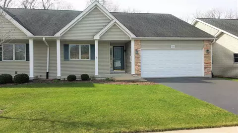 4901 Streamside Dr, Loves Park, IL 61111 photo 1