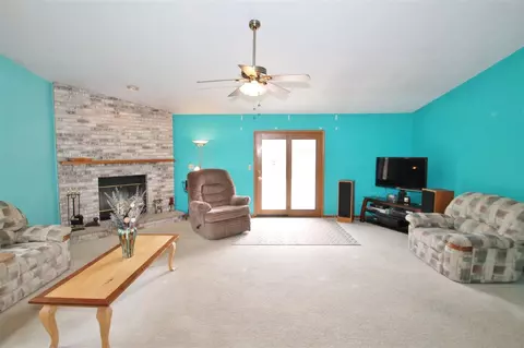 4247 Waltham, Roscoe, IL 61073 photo 6