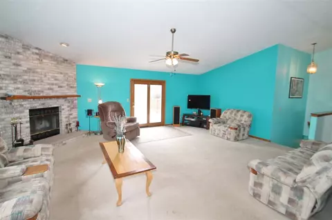 4247 Waltham, Roscoe, IL 61073 photo 5