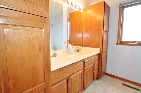 4247 Waltham, Roscoe, IL 61073 photo 15